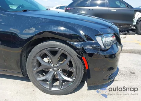 2021 Chrysler 300 Touring z USA, uszkodzony, nr VIN 2C3CCAAG5MH637011